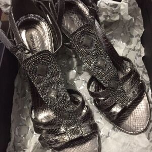 Women sandals size 10